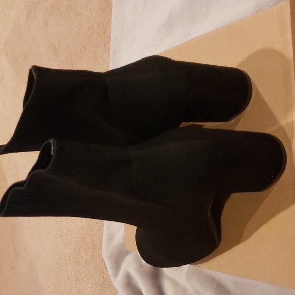 New MIA black stretch heels booties, size 9.5 - Picture 2 of 6
